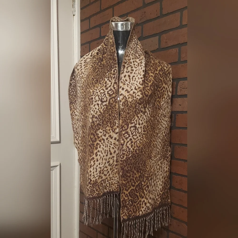 Danier Leopard Print Scarf Fringe Wrap Brown Tan Classic Winter Shawl - Picture 3 of 10